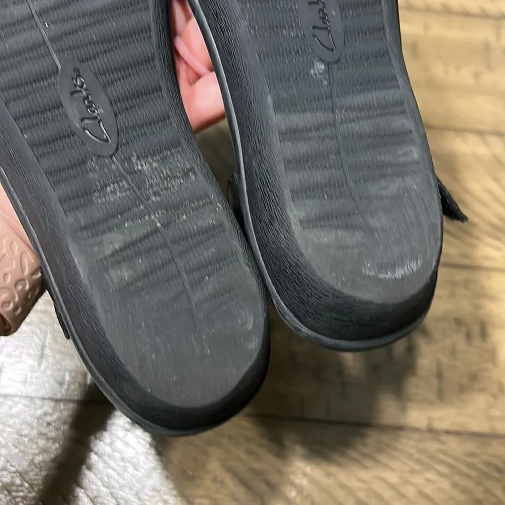 Clarks Black and Tan Sandals - Picture 5 of 12